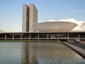 Fachada do Congresso Nacional em Brasília, onde tramita o PL 310/2026