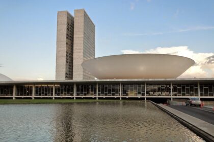 Fachada do Congresso Nacional em Brasília, onde tramita o PL 310/2026