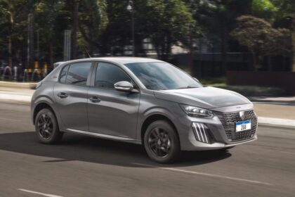 Peugeot 208 Style 2026 vista frontal em foto de divulgação