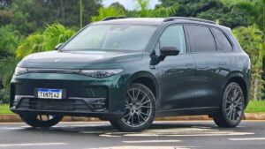 Leapmotor C10 REEV 2026: consumo real, ficha técnica, preço e vale a pena? Leapmotor C10 REEV 2026 vista frontal em foto de divulgação