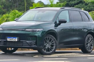 Leapmotor C10 REEV 2026 vista frontal em foto de divulgação