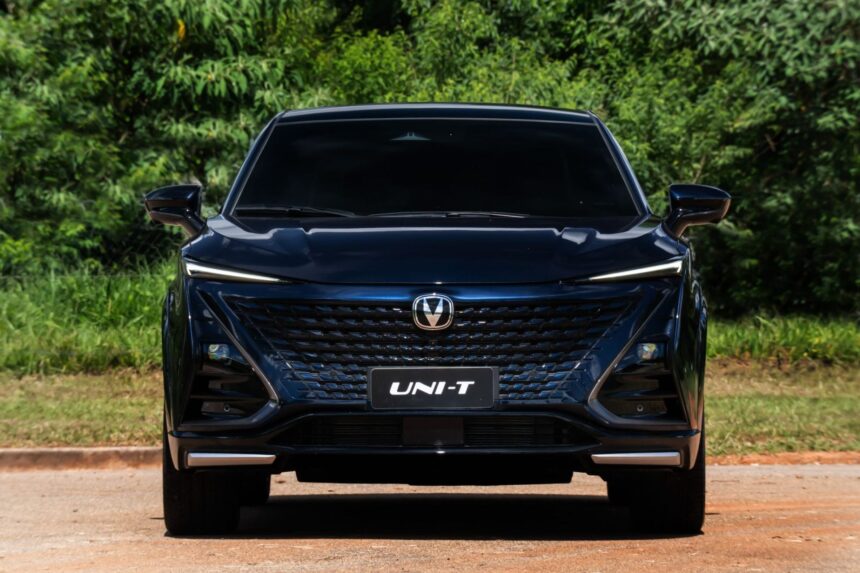 CAOA Changan UNI-T 2026 azul vista frontal