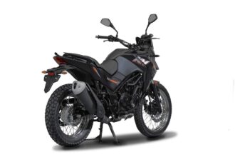 Dafra NH 300 2025 preta Midnight Black vista lateral