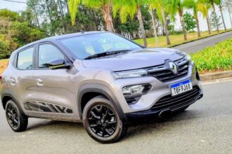 Renault Kwid Zen 2026 cinza, vista frontal 3/4