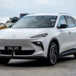 MG S5 EV 2026 — vista frontal três quartos do SUV elétrico branco