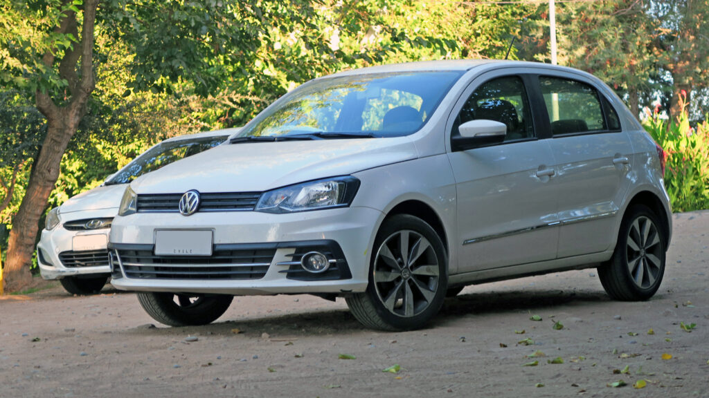 VW Gol G7 Comfortline 2017 branco vista lateral