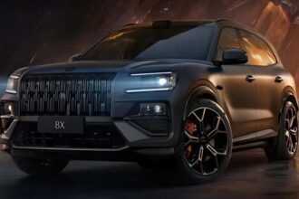 Zeekr 8X SUV híbrido plug-in com 1.400 cv e autonomia de 1.400 km