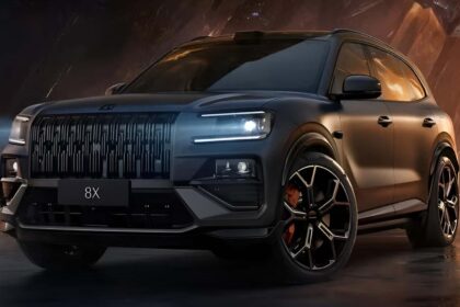 Zeekr 8X SUV híbrido plug-in com 1.400 cv e autonomia de 1.400 km