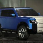 Freelander E0V em SUV conceitual, vista frontal 3/4, pintura cinza, estúdio com fundo claro