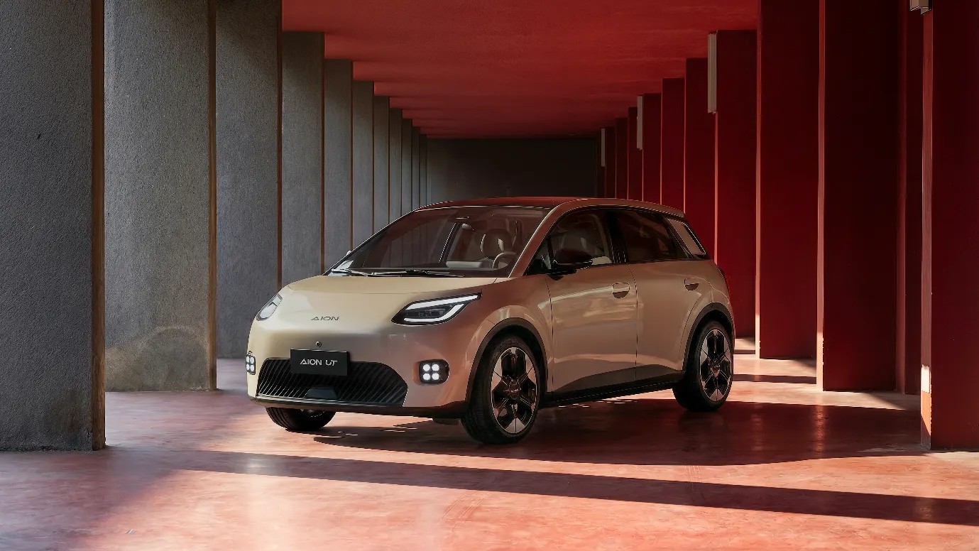 Aion UT chega ao Brasil com 204 cv e mira o Dolphin — na estrada