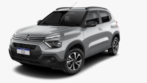 Citroën C3 2026 branco, vista frontal 3/4 em estúdio, destacando a nova grade, faróis e altura do carro