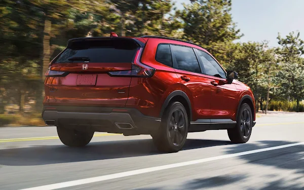 Honda CR-V 2026: Por que ele virou destaque Honda CR-V 2026 - na cor vermelha - visão 3/4 traseira direita