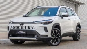 Hyundai Creta 2026 branco, vista frontal 3/4 em ambiente urbano