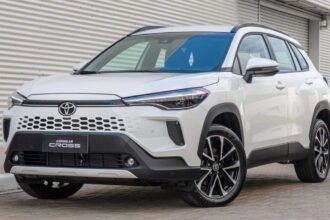 Hyundai Creta 2026 branco, vista frontal 3/4 em ambiente urbano