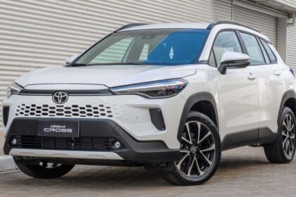 Hyundai Creta 2026 branco, vista frontal 3/4 em ambiente urbano