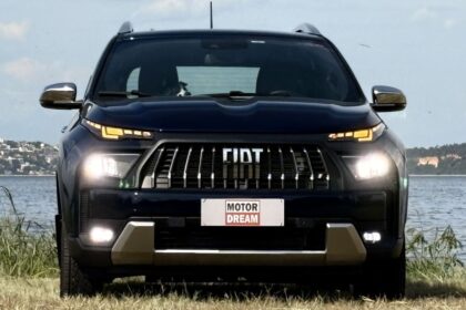 Fiat Toro Ranch 2026 verde ou cinza, vista frontal 3/4 em estúdio, destacando a nova grade e os faróis