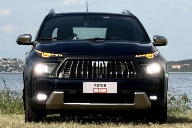 Fiat Toro Ranch 2026 verde ou cinza, vista frontal 3/4 em estúdio, destacando a nova grade e os faróis