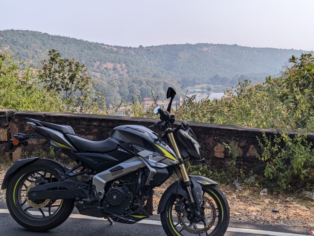BAJAJ PULSAR N150 — Ilustração