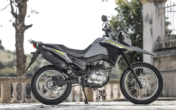 Honda NXR 160 2026 - visão lateral direita