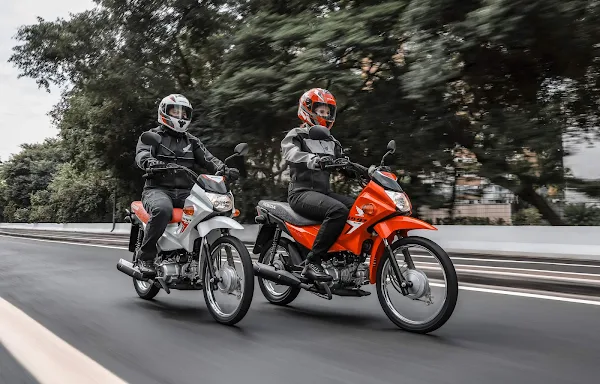 Honda Pop 110i 2026 - visão em movimento 3/4 dianteira direita