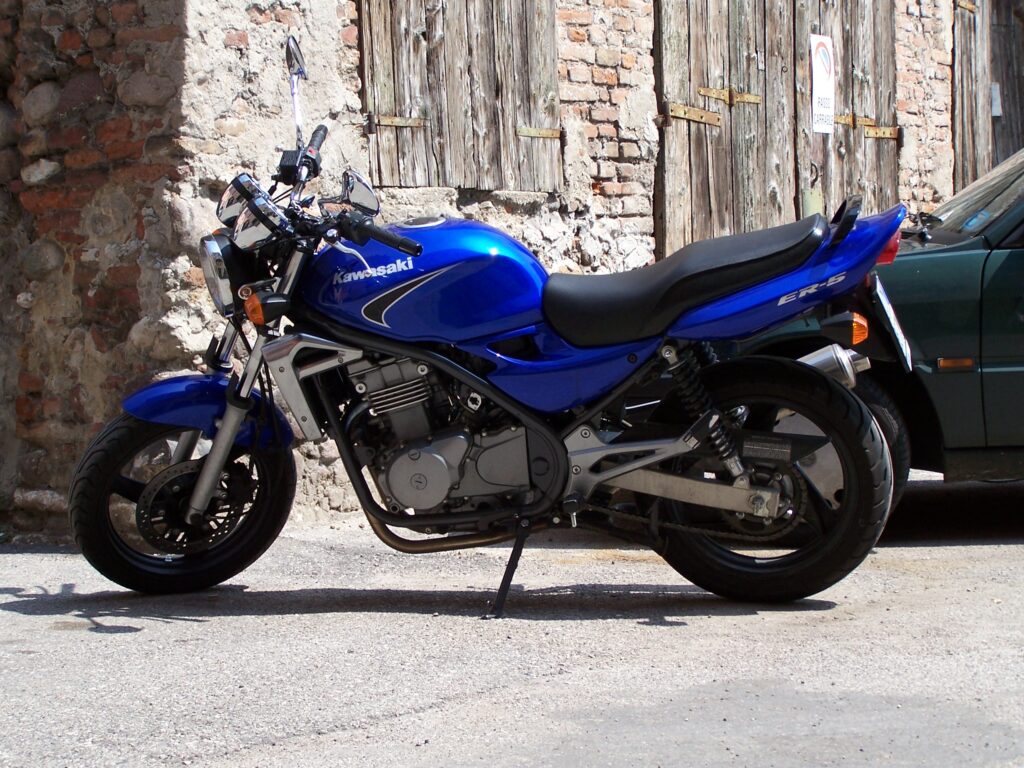 KAWASAKI ER-5 500cc — Ilustração