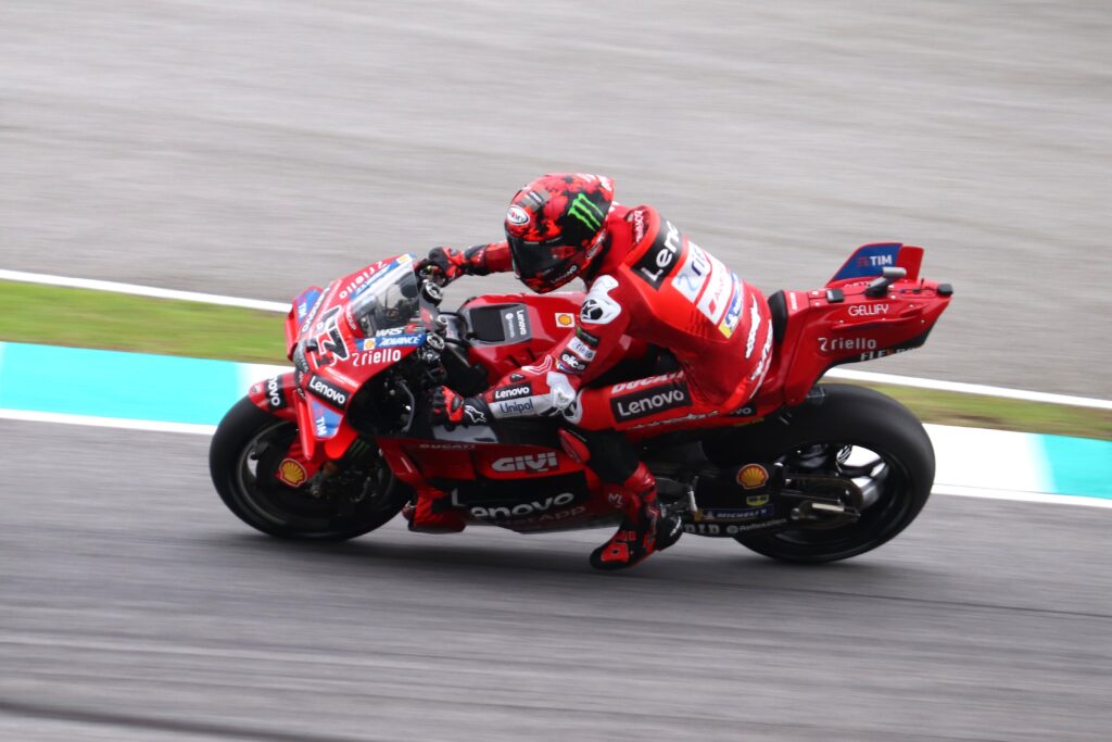 DUCATI DESMOSEDICI 16RR 200cv — Ilustração