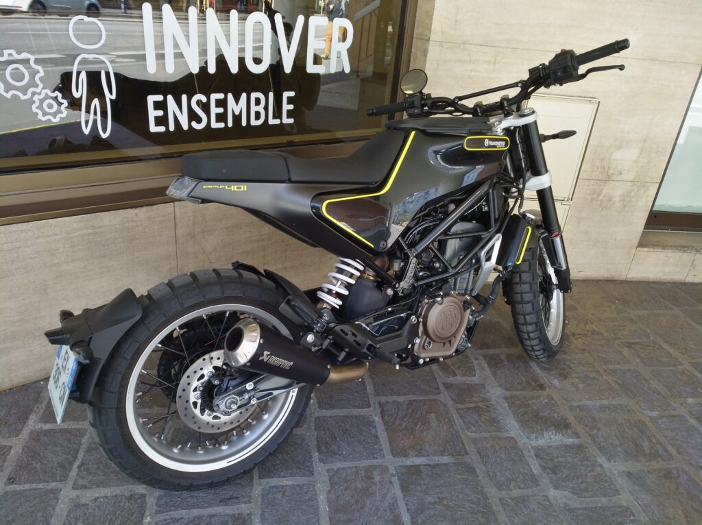 HUSQVARNA SVARTPILEN 801 — Ilustração