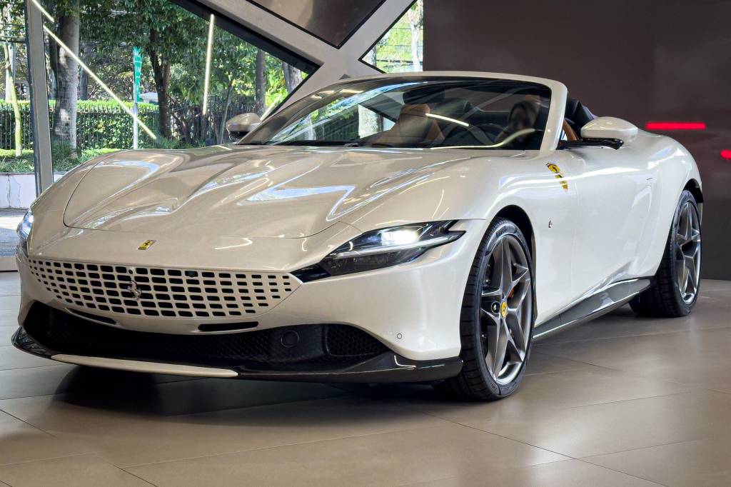 Ferrari Roma Spider 3.9 V8 620cv — Ilustração
