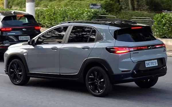 Novo Chevrolet Sonic 2027 - em movimento