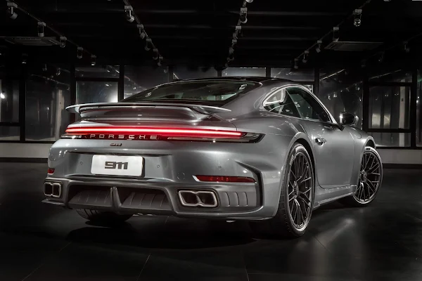 Porsche 911 Turbo S 2026 chega ao Brasil por R$ 2,1 milhões com 711 cv