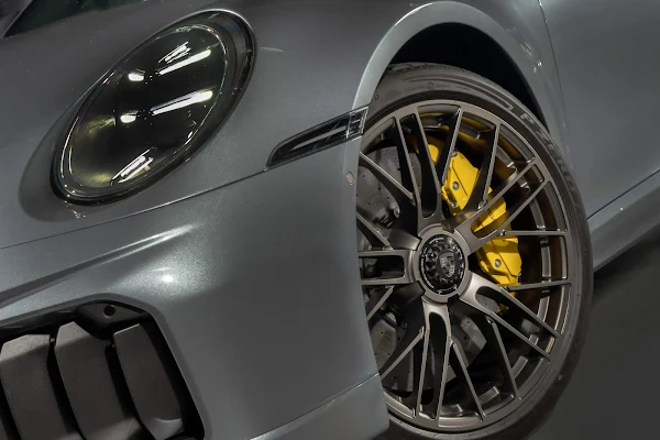 Porsche 911 Turbo S 2026 chega ao Brasil por R$ 2,1 milhões com 711 cv