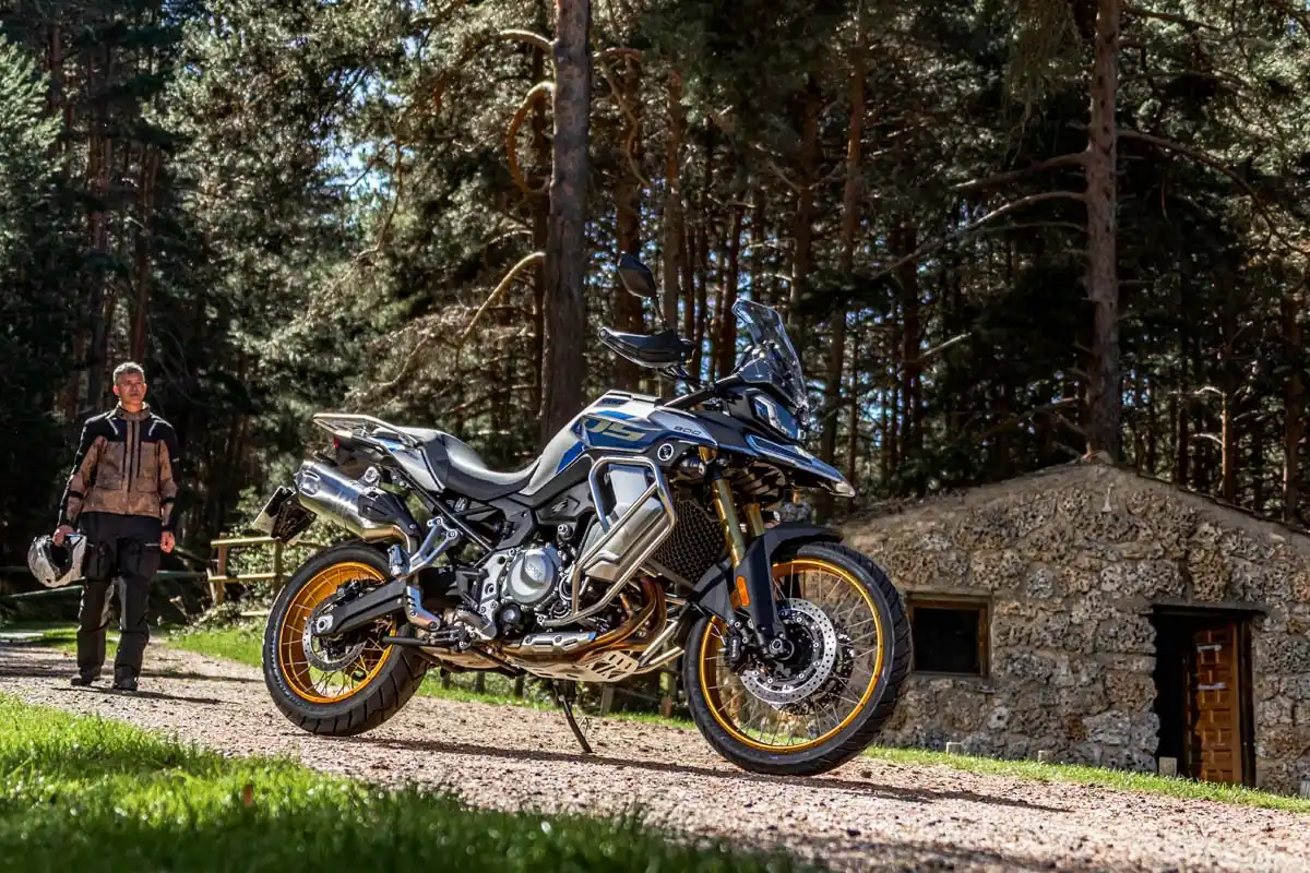 DS900X é a big trail da voge