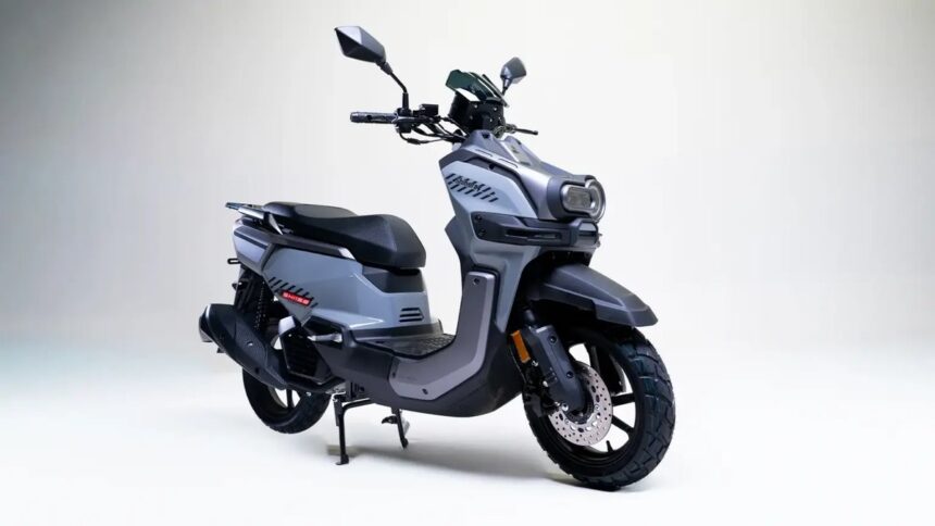 Shineray Urban Lite 2026 azul, vista frontal 3/4 em ambiente urbano, destacando farol e carenagem dianteira