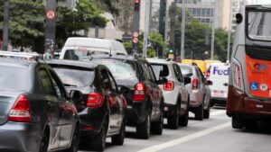 Usados em alta: Clio, Logan e a queda do T-Cross gráfico ou tela com a variação do IBV Auto no 1º trimestre de 2026, destacando alta de 2,16% e recorte regional por Nordeste e Sudeste