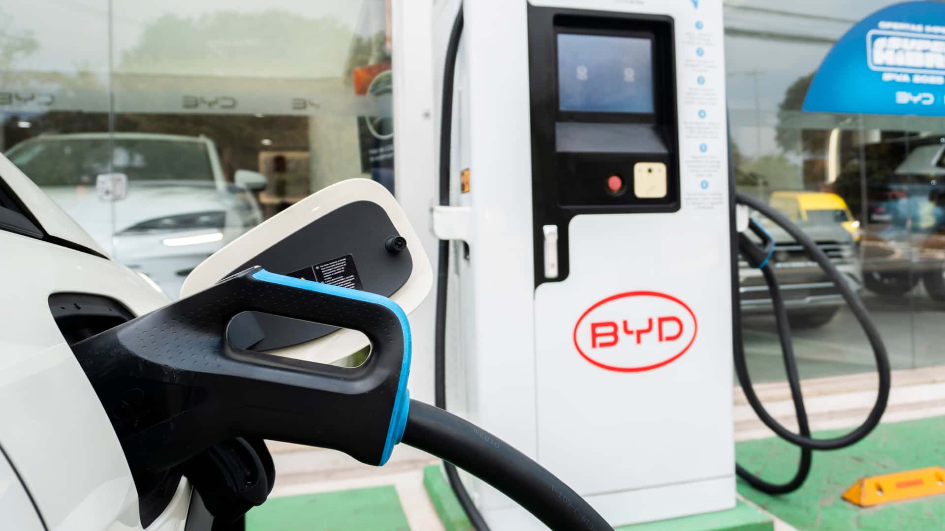BYD no Brasil: Rede de recarga rápida chega a 125 pontos