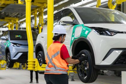 BYD corta 100 mil empregos na China, mas acelera contratações no Brasil: Indústria