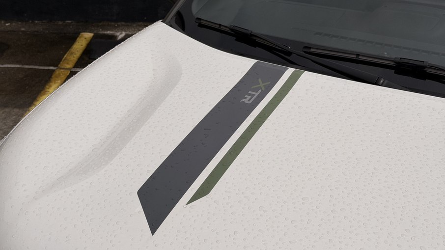 Citroën Aircross XTR 7 lugares Faixa no capô é um dos elementos usados para diferenciar o Citroën Aircross XTR das demais versões.