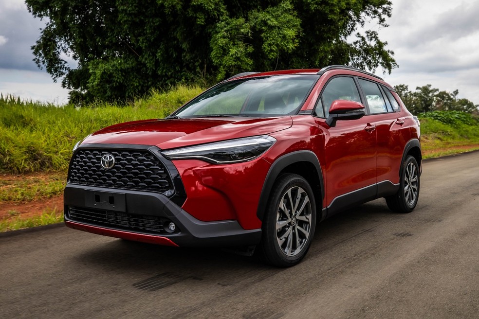 O Toyota Corolla Cross XR tem câmbio automático CVT com dez marchas — Foto: Renan Sesick/Autoesporte