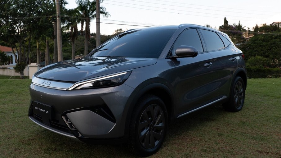 BYD Dolphin SE e Yuan Plus 2027 BYD Yuan Plus 2027 ganha tração integral, 449 cv e autonomia ampliada na nova linha.