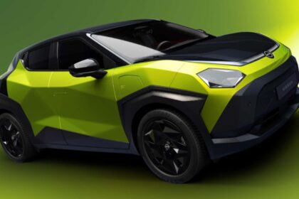 Nissan Juke 2027 elétrico, vista frontal 3/4 em estúdio, carroceria compacta e assinatura luminosa moderna