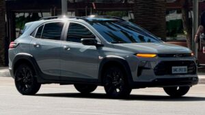 Chevrolet Sonic RS Turbo 2027: Preço e rivais na mira Novo Chevrolet Sonic RS Turbo 2027 aparece por completo em SP: Segredos