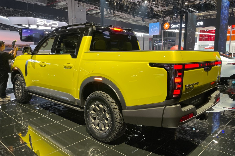 Nissan Frontier Pro PHEV não tem qualquer semelhança com o modelo vendido no Brasil — Foto: Cauê Lira/Autoesporte