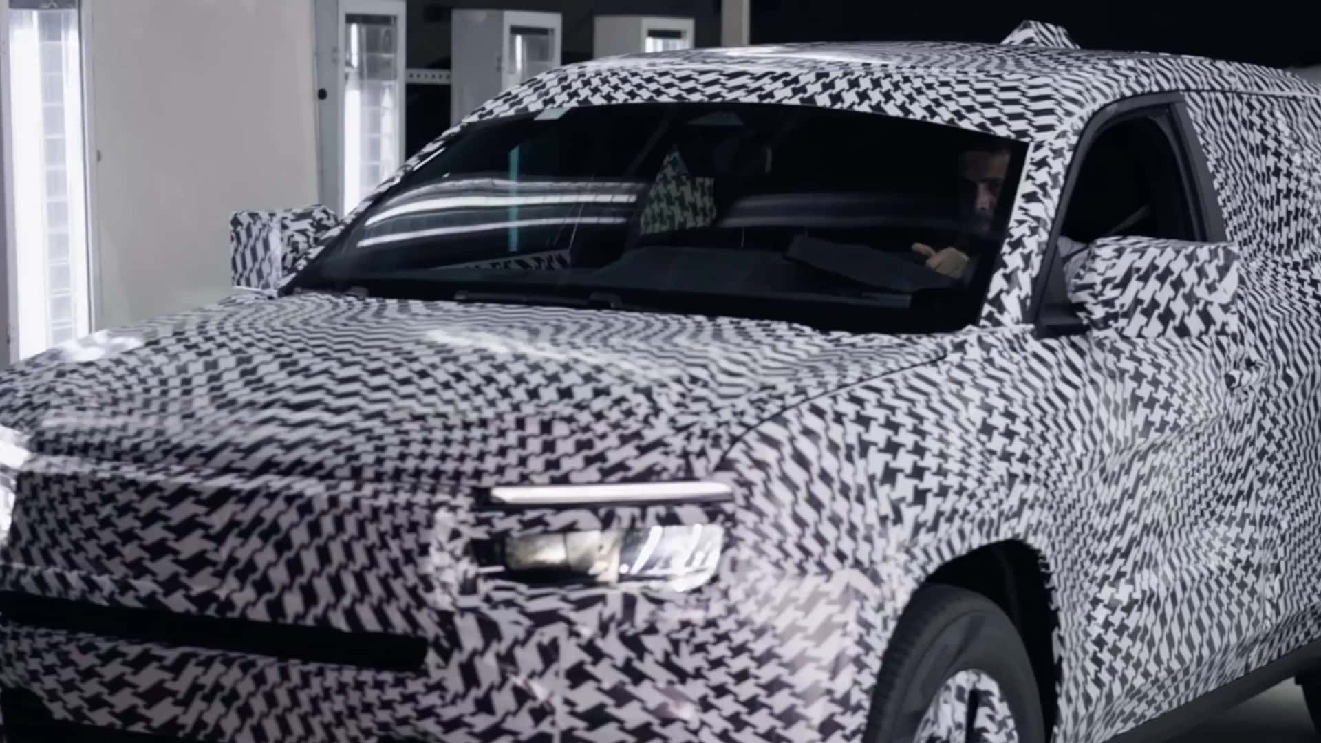 Jeep Avenger já monta unidades de teste na fábrica de Porto Real (RJ)