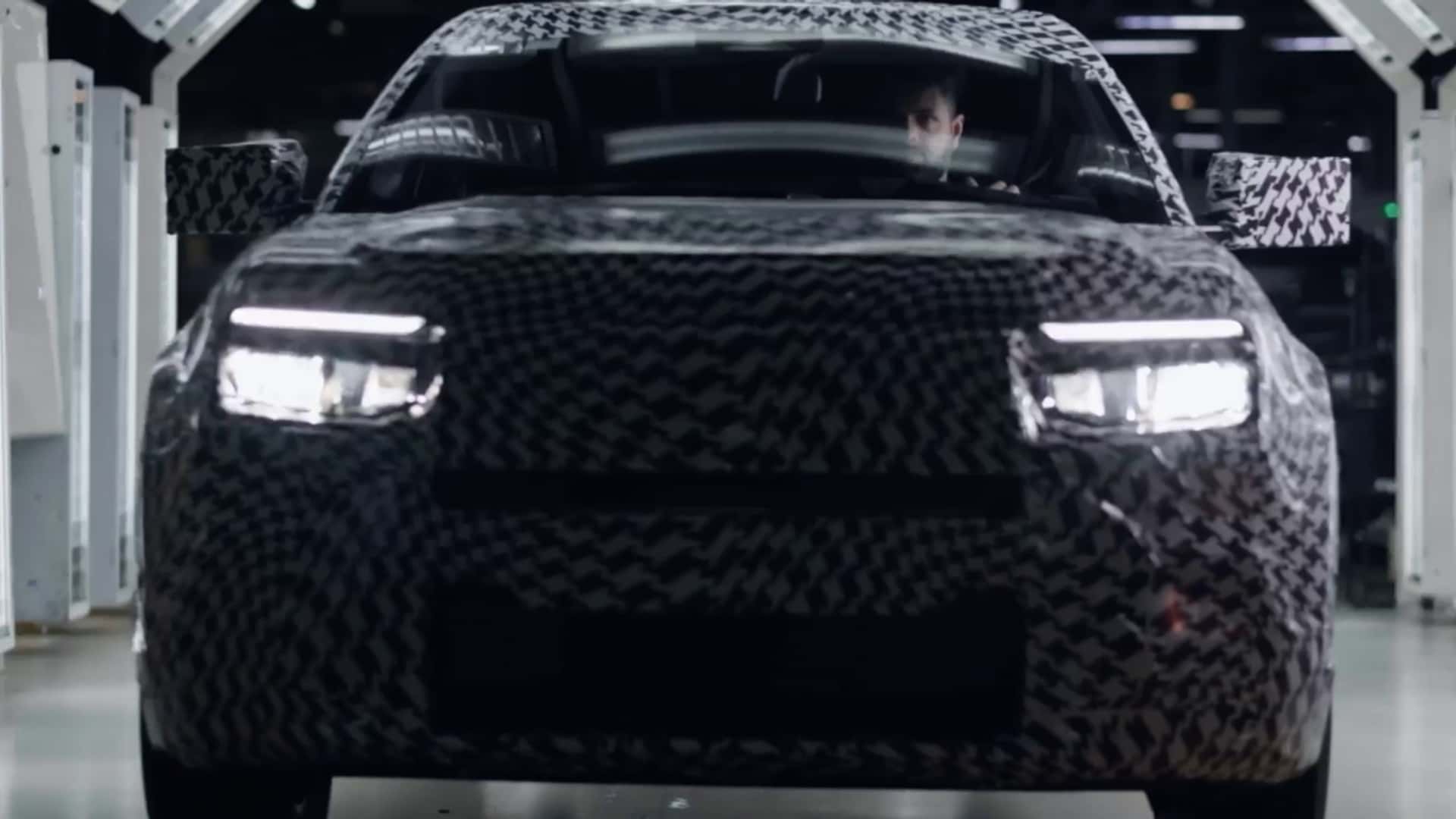 Jeep Avenger já monta unidades de teste na fábrica de Porto Real (RJ)