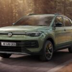 Volkswagen Taigun reestilizado, vista frontal 3/4, com nova assinatura de LED na grade e faróis redesenhados