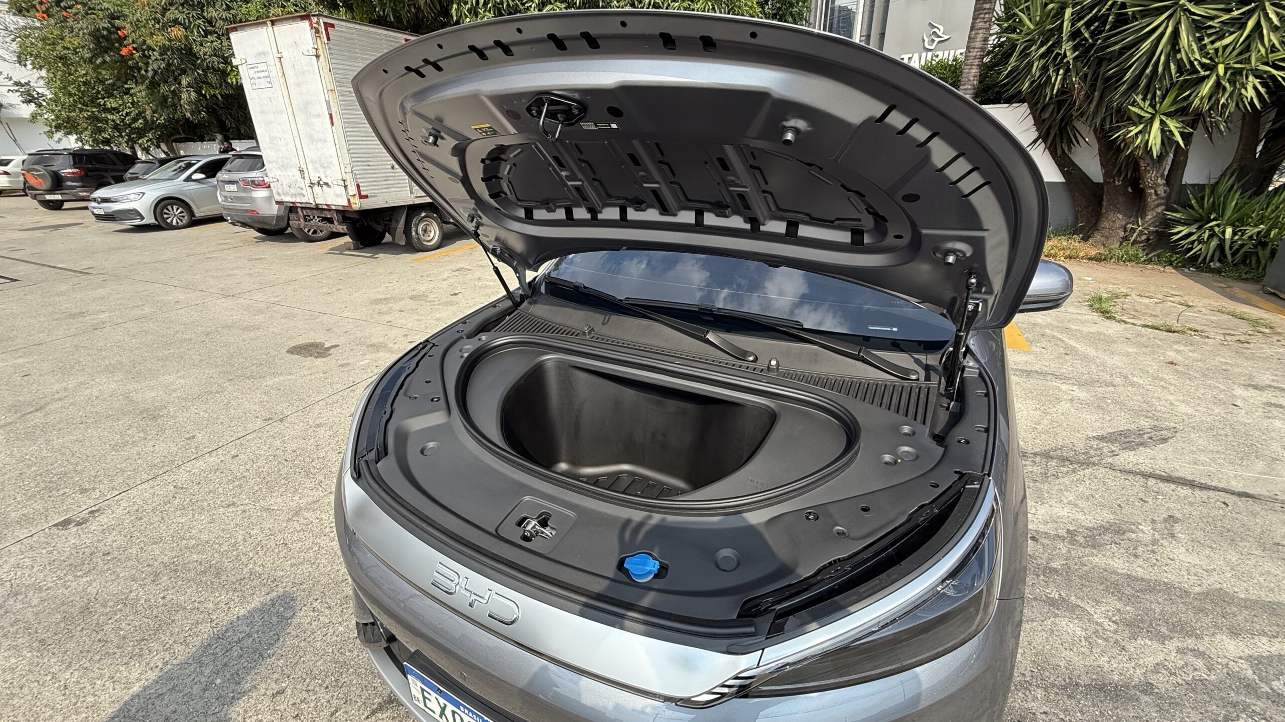 BYD Yuan Plus 2026: O que muda no elétrico de 449 cv Porta-malas dianteiro do novo BYD Yuan Plus