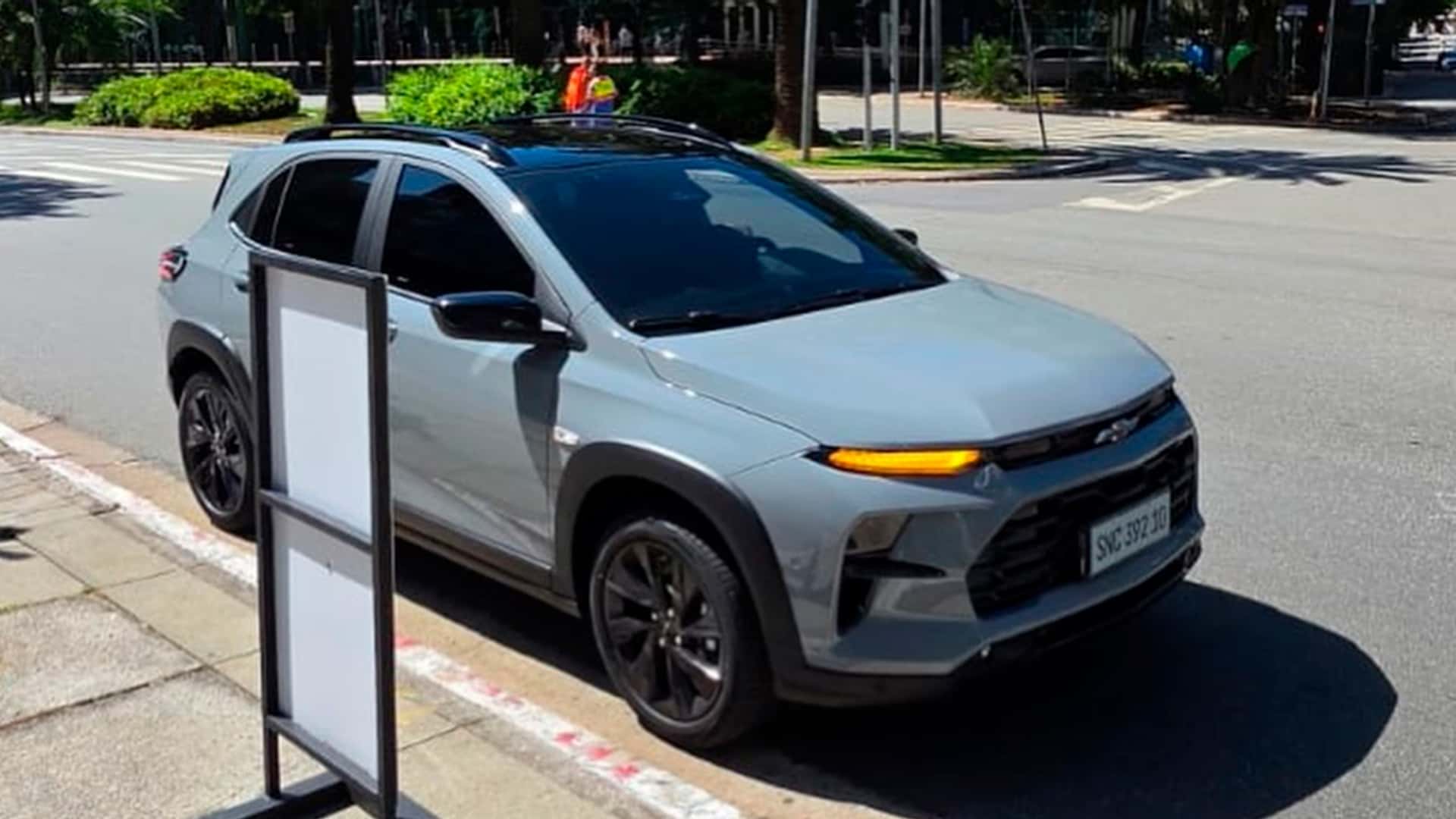 Chevrolet Sonic RS Turbo 2027: Preço e rivais na mira Novo Chevrolet Sonic é flagrado na cor cinza em São Paulo