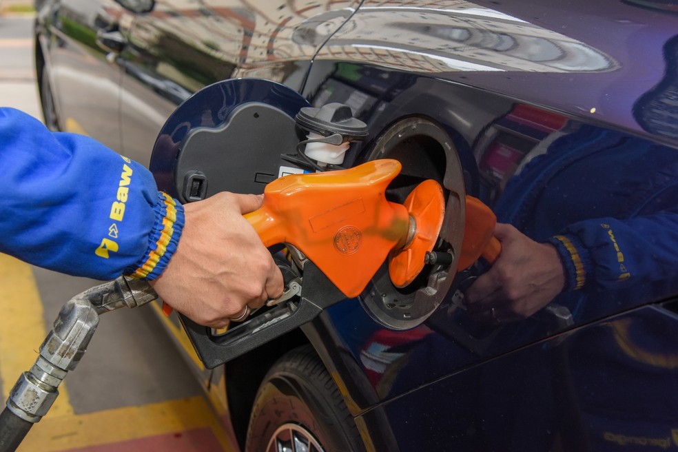 Combustível aditivado tem compostos de limpeza para preservar componentes — Foto: Murilo Goes/Autoesporte