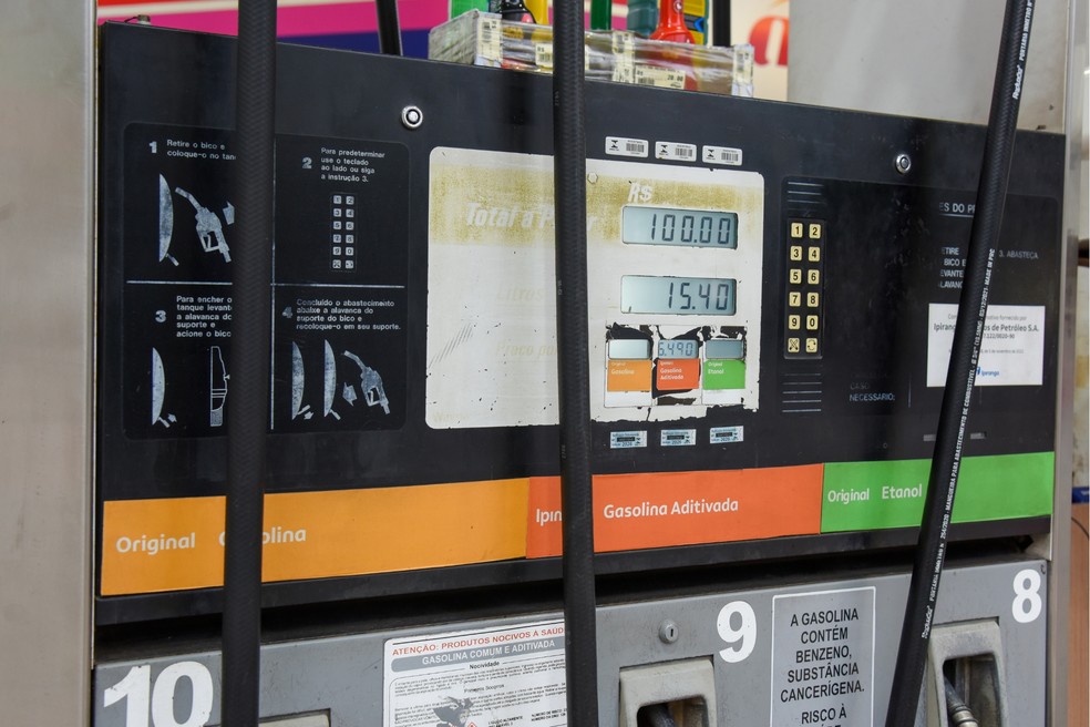 Abastecer com gasolina aditivada pode gerar economia de combustível superior a 4% — Foto: Murilo Goes/Autoesporte