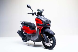 Shineray Urban Lite chega ao Brasil como scooter mais batata da marca: Motos